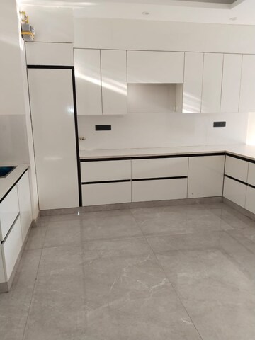 Kitchen in 3 BHK Independent House at RWA Apartments Sector 40, Sector 40 – for Rent