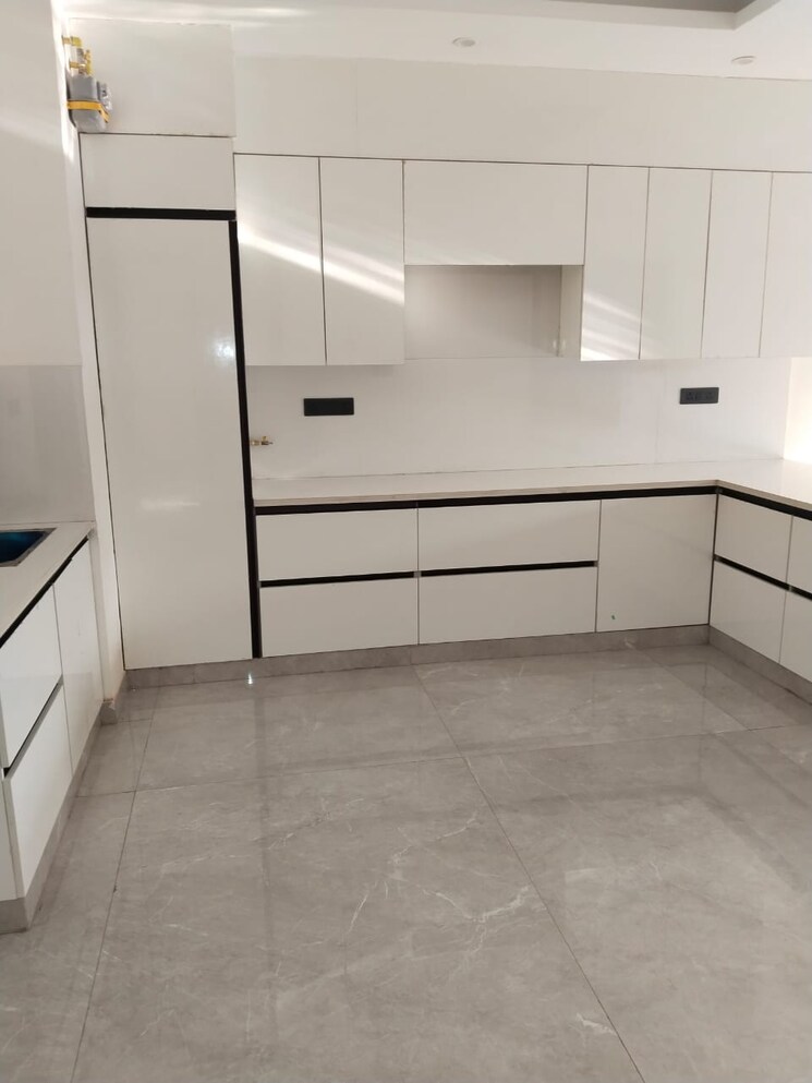 Kitchen, rwa-apartments-sector-40 3 Bedroom 250 Sq.Mt. Independent House In Sector 40 Noida 9047431