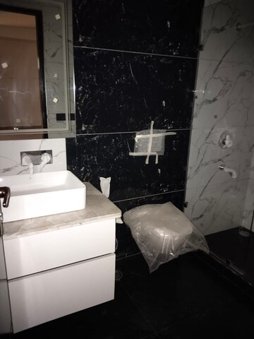 Attached Bathroom in 3 BHK Independent House at RWA Apartments Sector 40, Sector 40 – for Rent