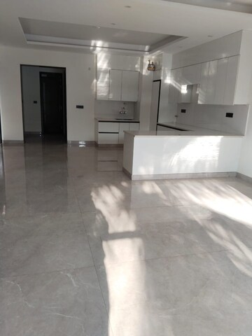 Room in 3 BHK Independent House at RWA Apartments Sector 40, Sector 40 – for Rent