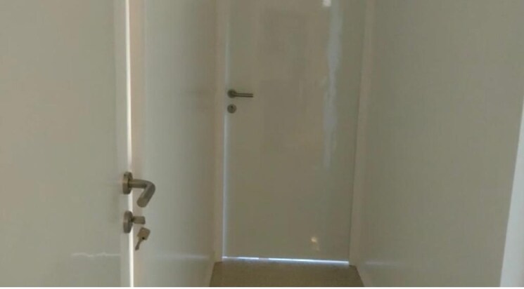 Room, metro-fairmount Commercial Office Space 2000 Sq.Ft. In Sanpada Navi Mumbai 9047428