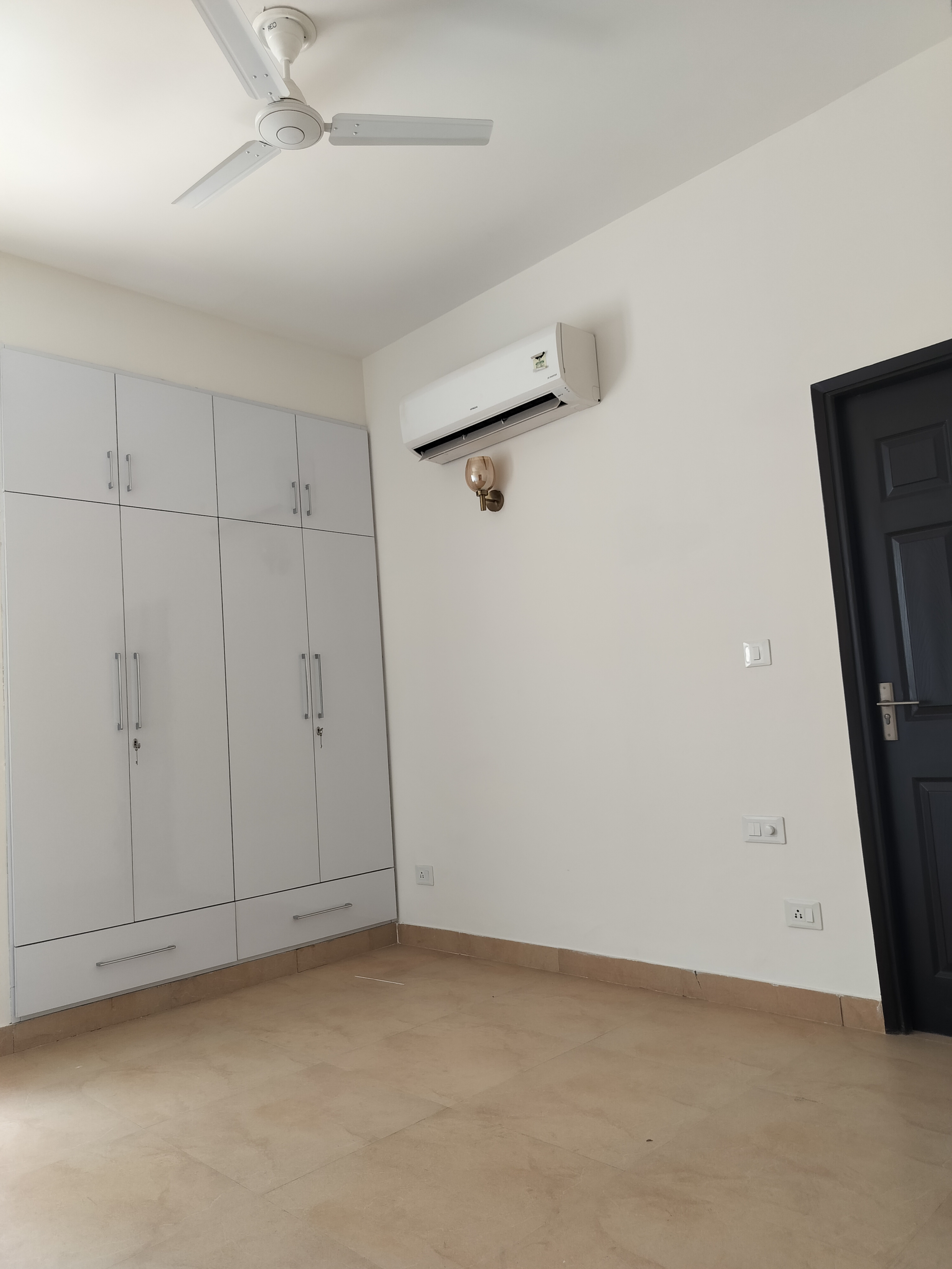2 BHK + Pooja Room Apartment For Rent in Wave Amore
