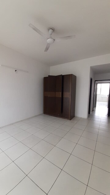 Room in 4 BHK Apartment at Vatika City, Sector 49 – for Rent