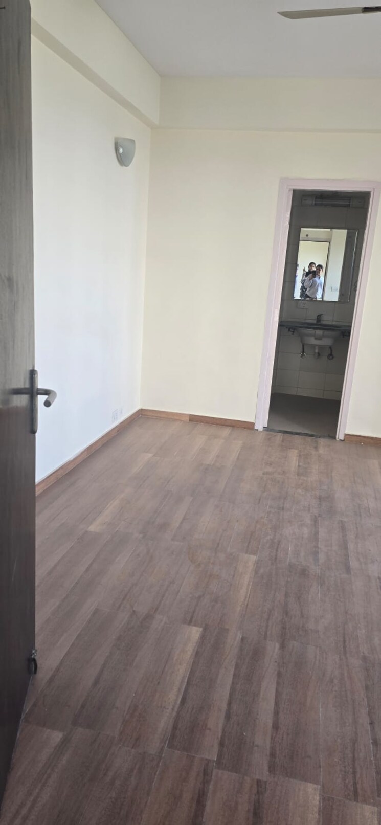 Room, bptp-discovery-park 2 Bedroom 1120 Sq.Ft. Apartment In Sector 80 Faridabad 9047444