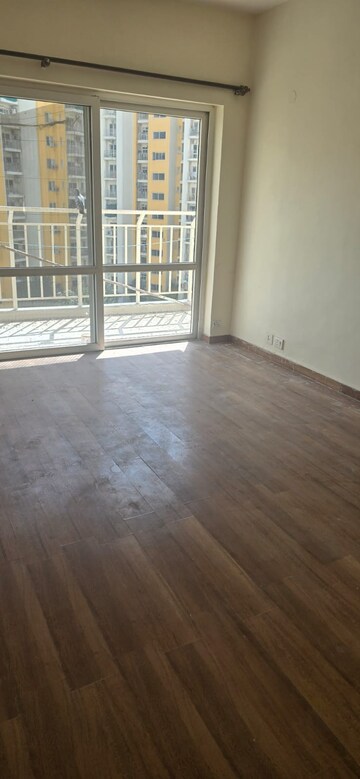 Room in 2 BHK Apartment at BPTP Discovery Park, Sector 80 – for Rent