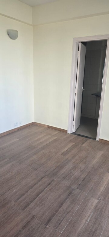 Room in 2 BHK Apartment at BPTP Discovery Park, Sector 80 – for Rent
