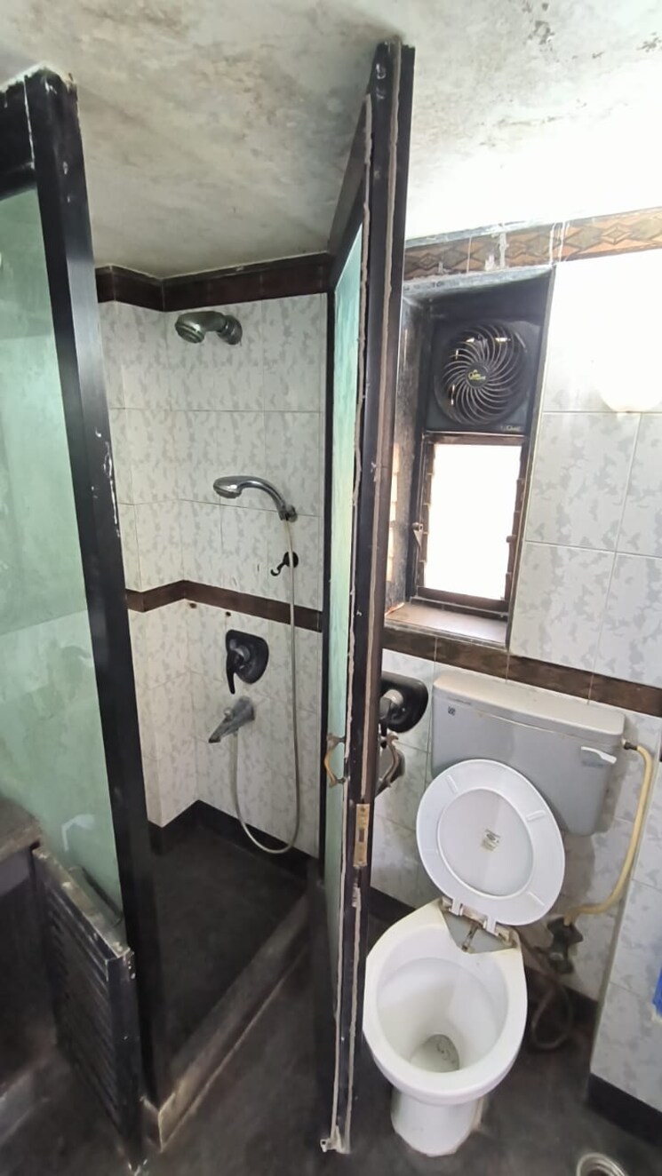 Bathroom, neel-tarang 3 Bedroom 1400 Sq.Ft. Apartment In Dadar West Mumbai 9047515