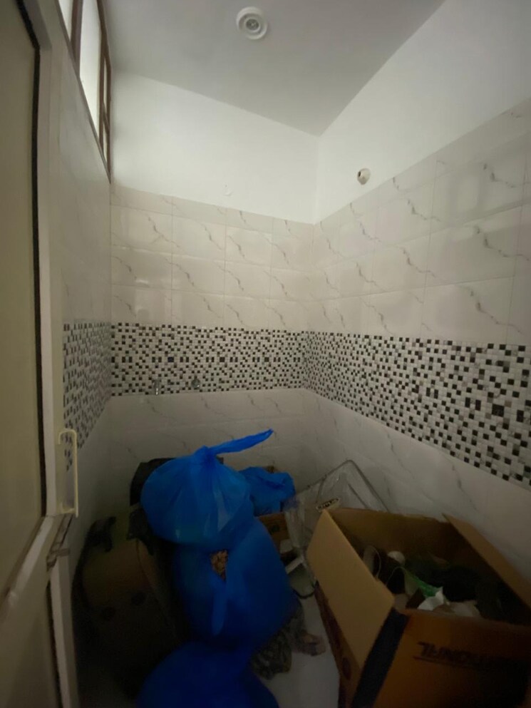 Bathroom, ambala highway 2 Bedroom 100 Sq.Yd. Apartment In Ambala Highway Zirakpur 9047494