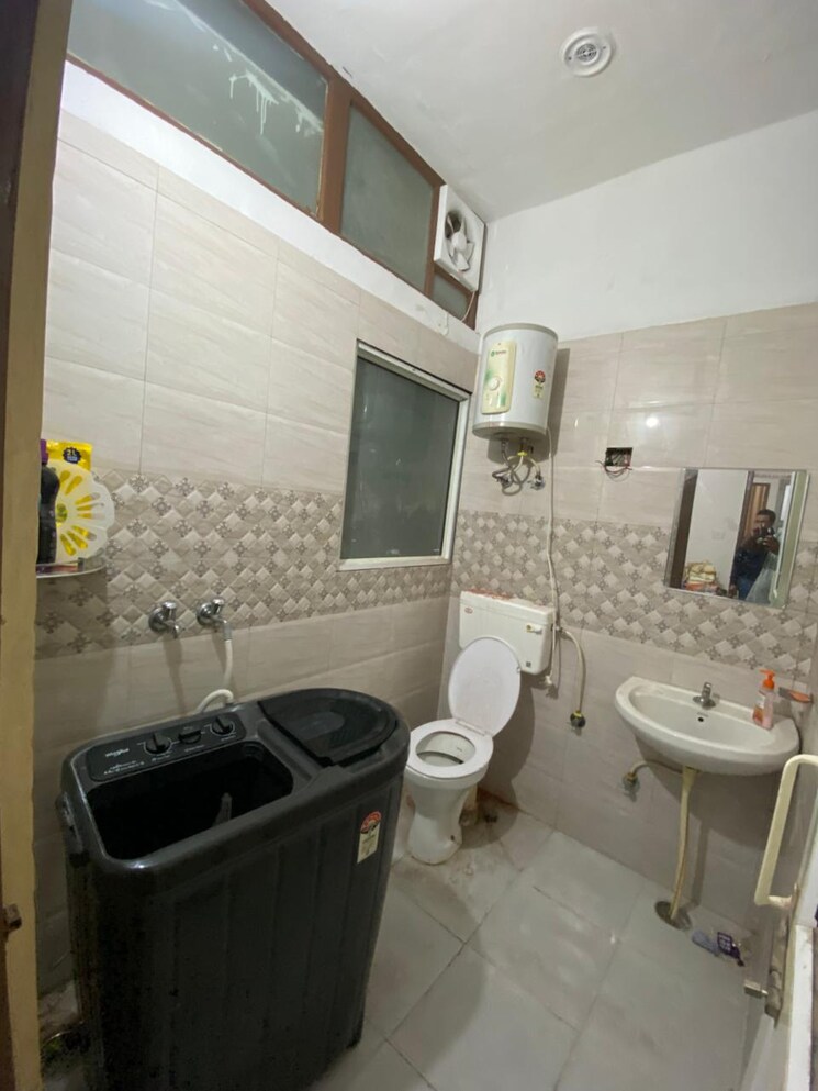 Attached Bathroom, ambala highway 2 Bedroom 100 Sq.Yd. Apartment In Ambala Highway Zirakpur 9047494