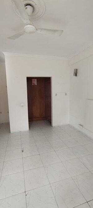 Room in 3 BHK Apartment at Vatika City, Sector 49 – for Sale