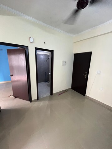 Room in 1 BHK Apartment at Sector 77 – for Rent