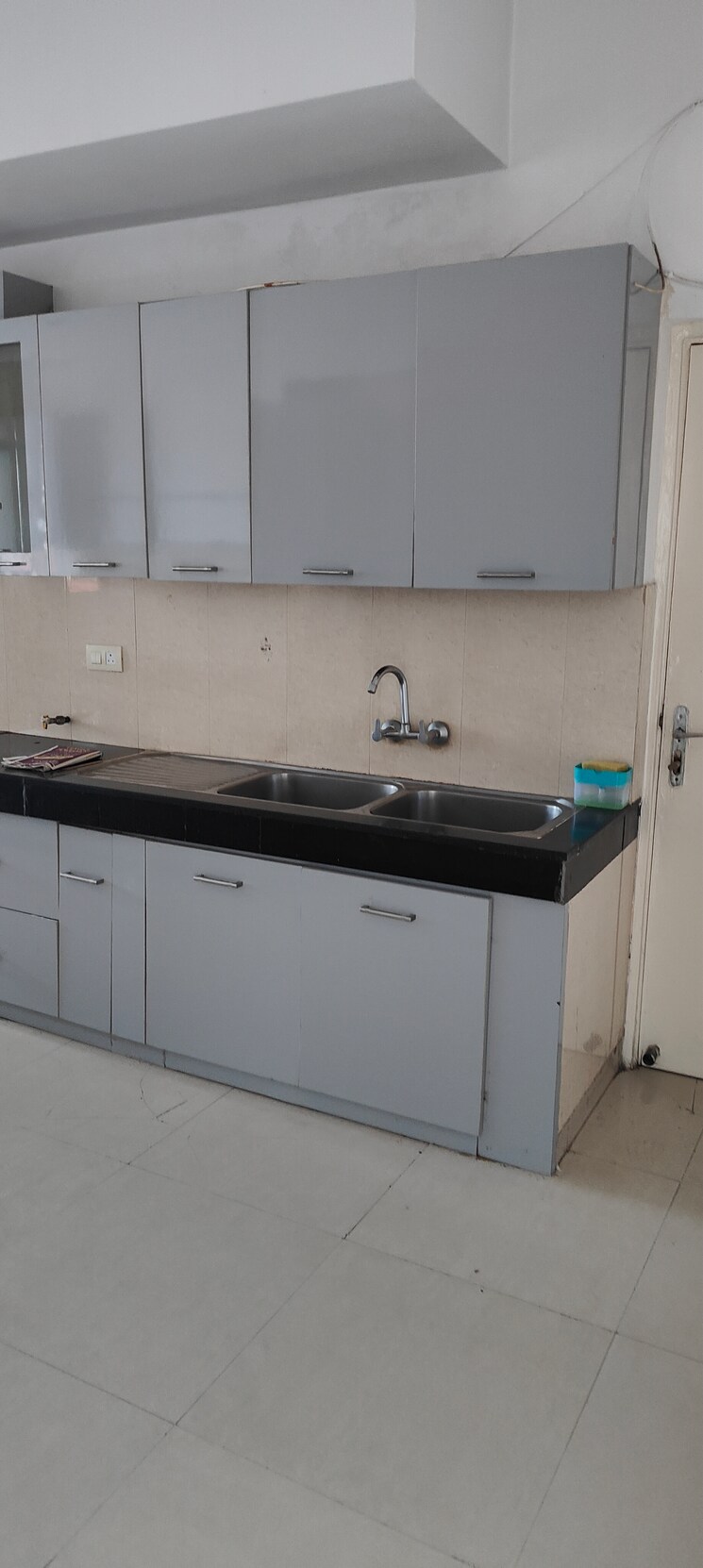 Kitchen, dlf-the-pinnacle 4 Bedroom 3950 Sq.Ft. Apartment In Dlf Phase V Gurgaon 9047535