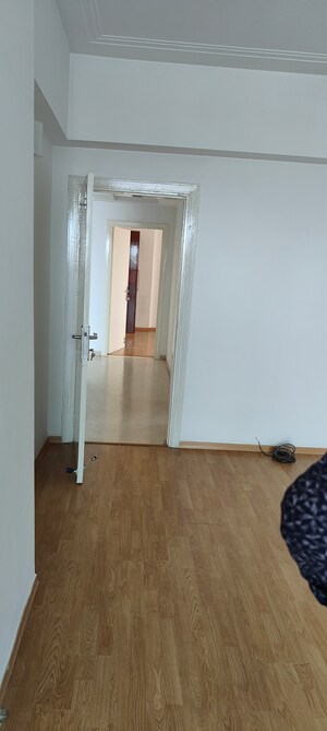 Bathroom in 4 BHK Apartment at DLF The Pinnacle, Dlf Phase V – for Sale