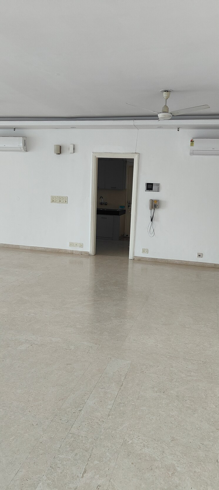 Room, dlf-the-pinnacle 4 Bedroom 3950 Sq.Ft. Apartment In Dlf Phase V Gurgaon 9047548