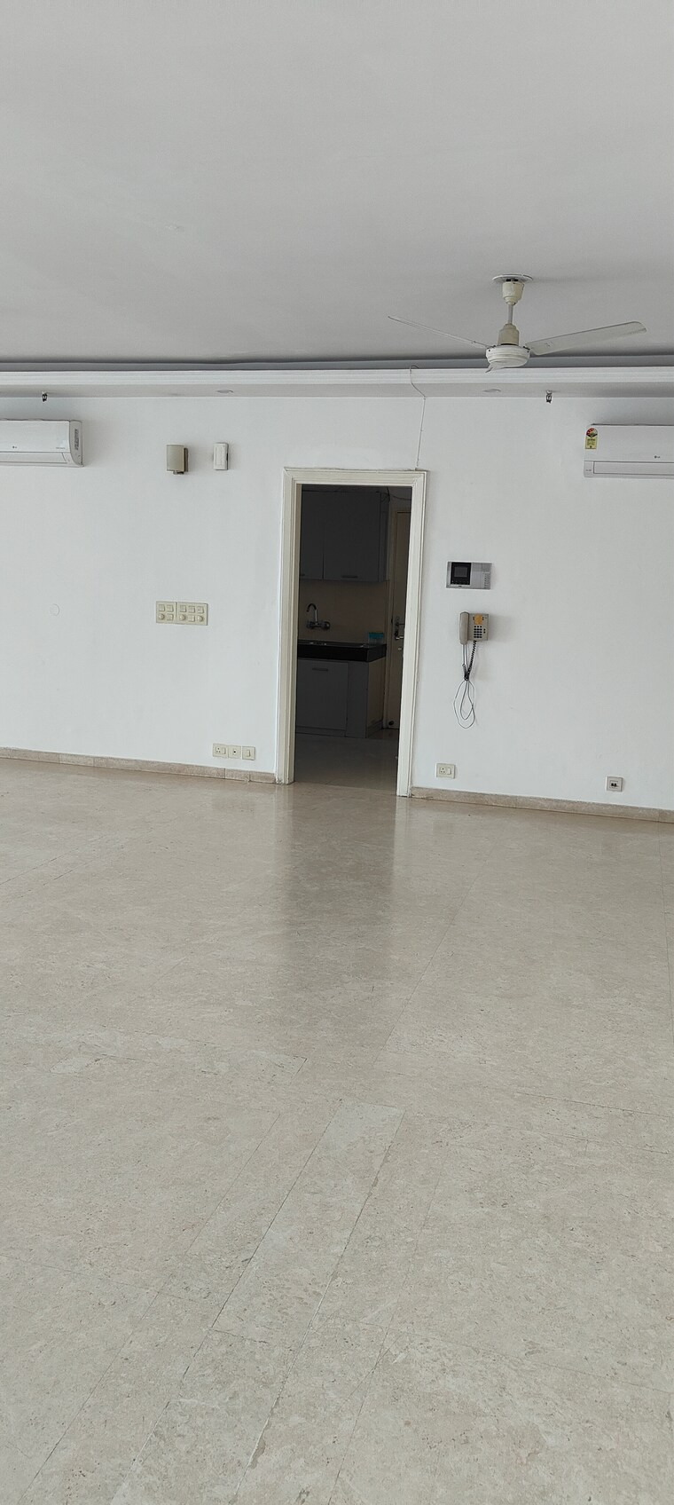 Room, dlf-the-pinnacle 4 Bedroom 3950 Sq.Ft. Apartment In Dlf Phase V Gurgaon 9047548