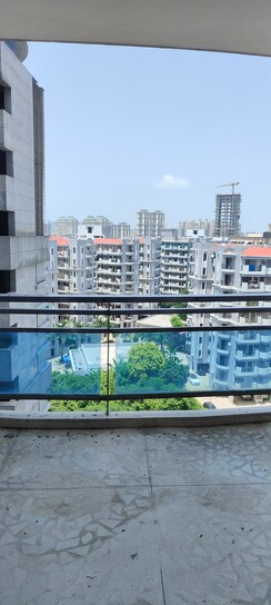 4 BHK + Servant Room,Study Room Apartment For Sale in DLF The Pinnacle