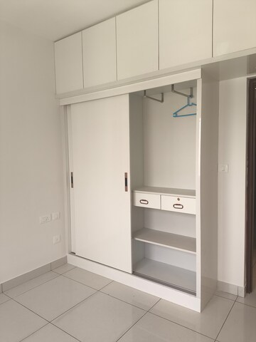 Room in 2 BHK Apartment at Prestige Finsbury Park Hyde, Bagaluru – for Rent