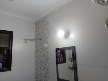Room in 2.5 BHK Builder Floor at Sector 43 – for Rent