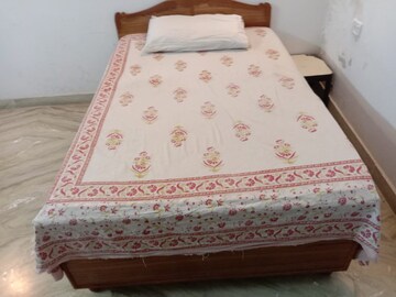 Bedroom in 2.5 BHK Builder Floor at Sector 43 – for Rent
