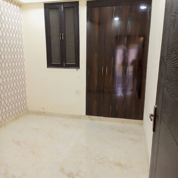 Room in 1 BHK Apartment at Sunshine Apartments Sector 73, Sector 73 – for Sale