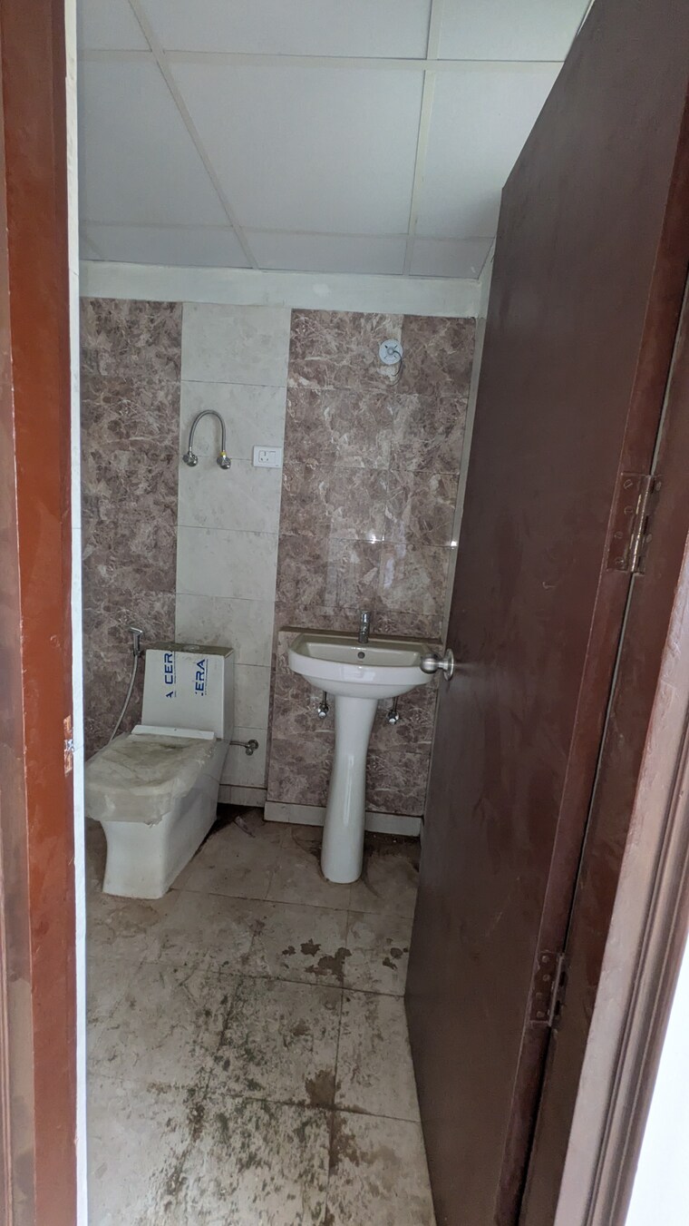 Bathroom, aditya-park-town 2 Bedroom 965 Sq.Ft. Apartment In Mahurali Ghaziabad 9047607