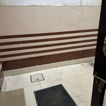 2.5 BHK Builder Floor at Sector 63a – for Rent