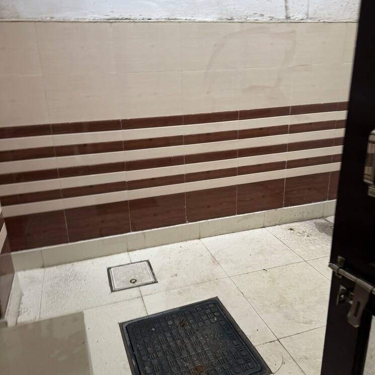 Other, sector 63a 2.5 Bedroom 1200 Sq.Ft. Builder Floor In Sector 63a Noida 9047610