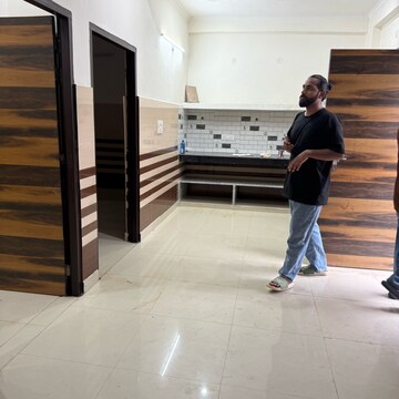 2.5 BHK Builder Floor at Sector 63a – for Rent