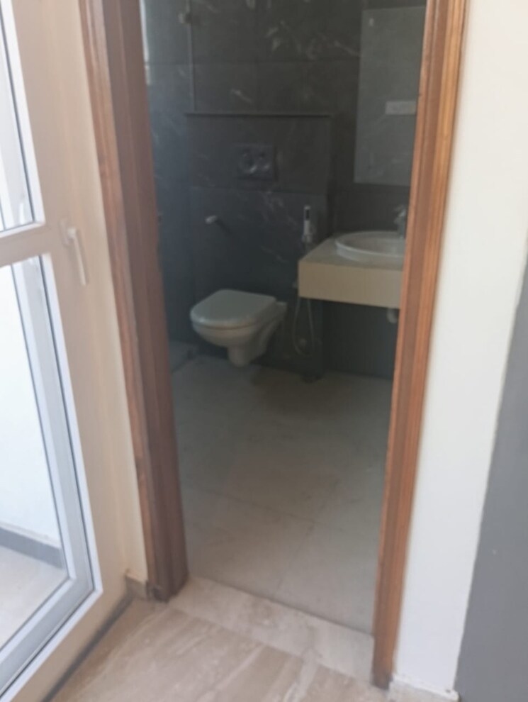 Bathroom, green park extension 3 Bedroom 365 Sq.Yd. Builder Floor In Green Park Extension Delhi 9047605