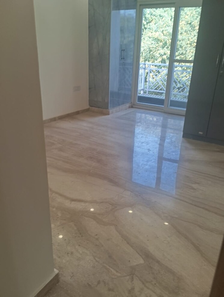 Room, green park extension 3 Bedroom 365 Sq.Yd. Builder Floor In Green Park Extension Delhi 9047605