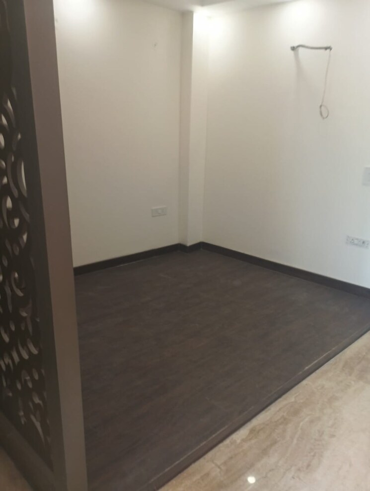 Room, green park extension 3 Bedroom 365 Sq.Yd. Builder Floor In Green Park Extension Delhi 9047605