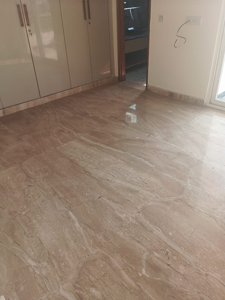 Room, green park extension 3 Bedroom 365 Sq.Yd. Builder Floor In Green Park Extension Delhi 9047605