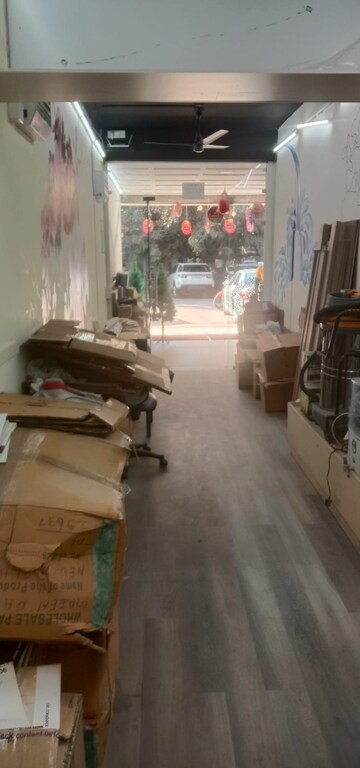 Team Area in  Shop at Green Park – for Rent