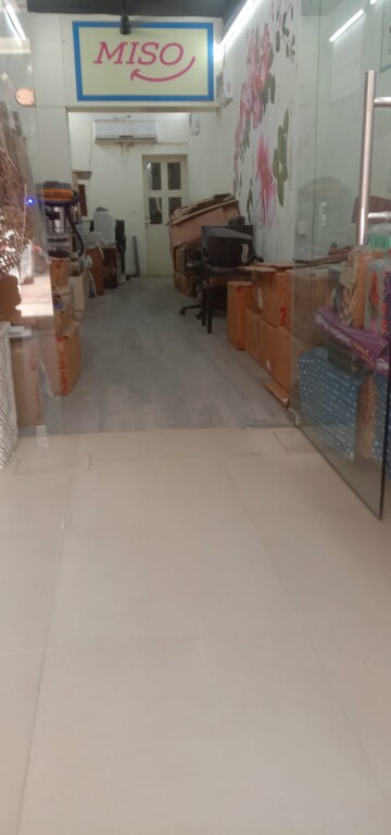 Team Area in  Shop at Green Park – for Rent