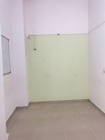 Room in  Office Space at Rustomjee Eaze Zone Mall, Malad West – for Rent