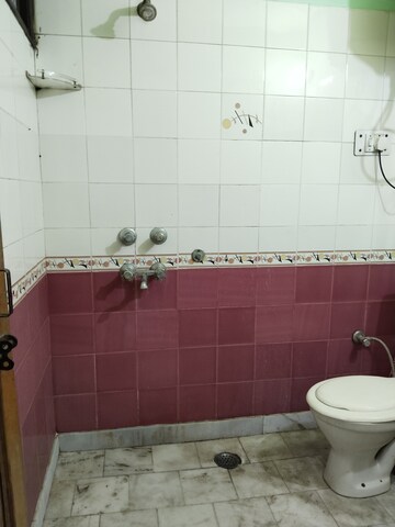 Bathroom in 1 BHK Apartment at Khirki Extension – for Rent