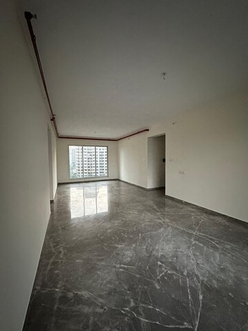Room in 3 BHK Apartment at Sheth Avalon, Laxmi Nagar – for Rent