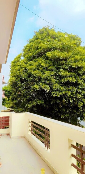 Balcony in 3 BHK Builder Floor at RWA Apartments Sector 41, Sector 41 – for Rent