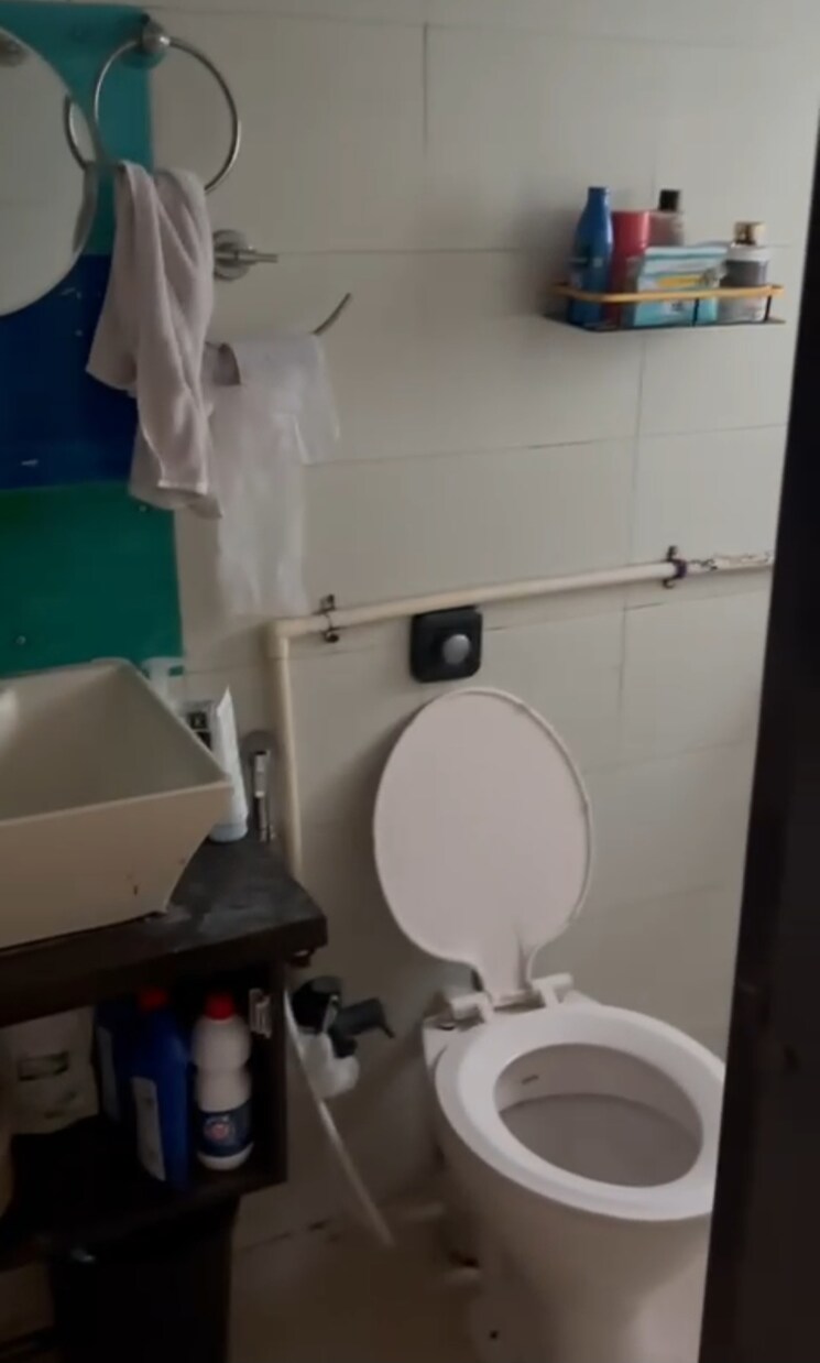 Bathroom, kinara-apartments 2.5 Bedroom 985 Sq.Ft. Apartment In Andheri West Mumbai 9047737