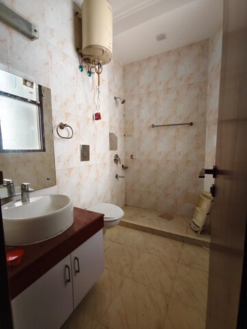 Master Bedroom in 3 BHK Builder Floor at RBC II, Sushant Lok I – for Rent