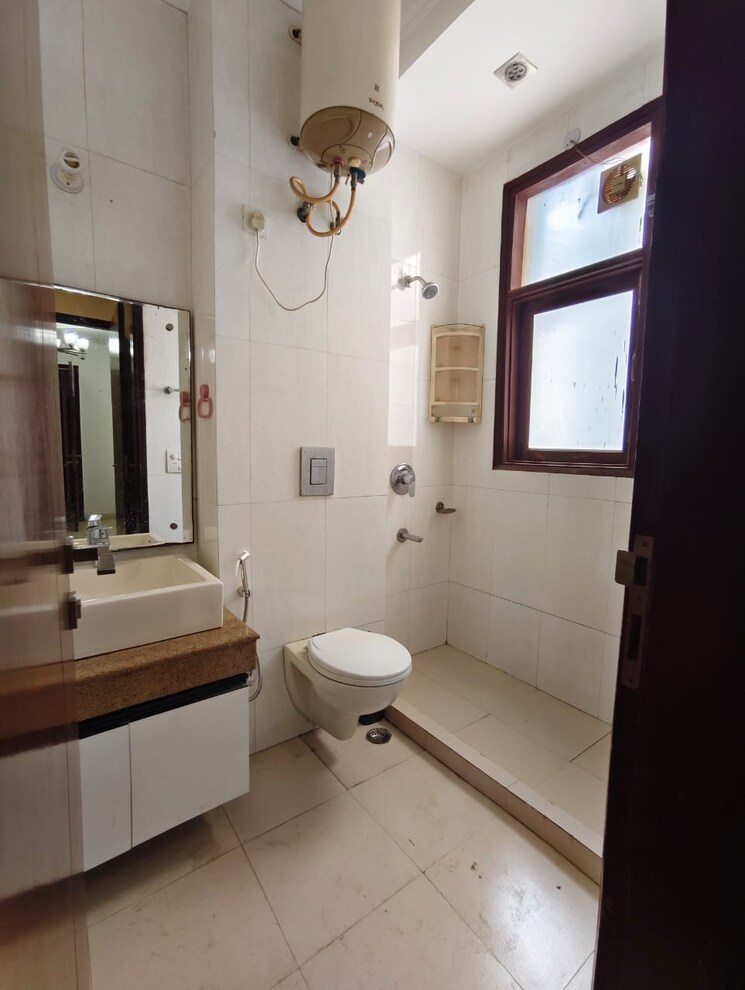Bathroom, rbc-ii 3 Bedroom 215 Sq.Ft. Builder Floor In Sushant Lok I Gurgaon 9047784