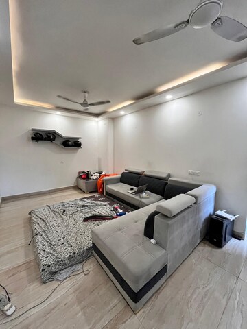 Team Area in 3 BHK Builder Floor at RBC II, Sushant Lok I – for Rent