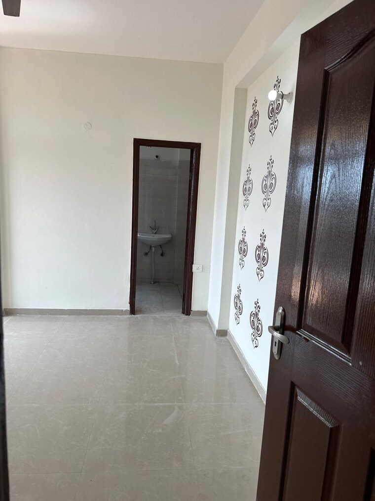 Room, sector 5 3 Bedroom 1725 Sq.Ft. Apartment In Sector 5 Dharuhera 9047805