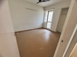 Room in 3.5 BHK Apartment at Jaypee Kensington Park Apartments, Sector 133 – for Sale