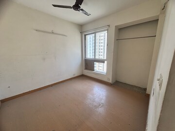 Room in 3.5 BHK Apartment at Jaypee Kensington Park Apartments, Sector 133 – for Sale