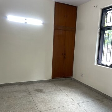 Room in 3 BHK Apartment at Mansrovar Apartment, Sector 52 – for Rent