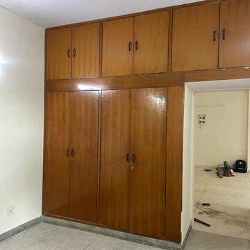 Room in 3 BHK Apartment at Mansrovar Apartment, Sector 52 – for Rent