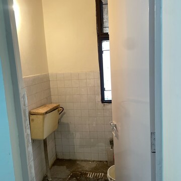 Bathroom in 3 BHK Apartment at Mansrovar Apartment, Sector 52 – for Rent