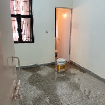 Room in 3 BHK Apartment at Mansrovar Apartment, Sector 52 – for Rent