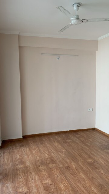 Room in 2 BHK Apartment at Panchsheel Greens II, Sector 16 Greater Noida – for Sale